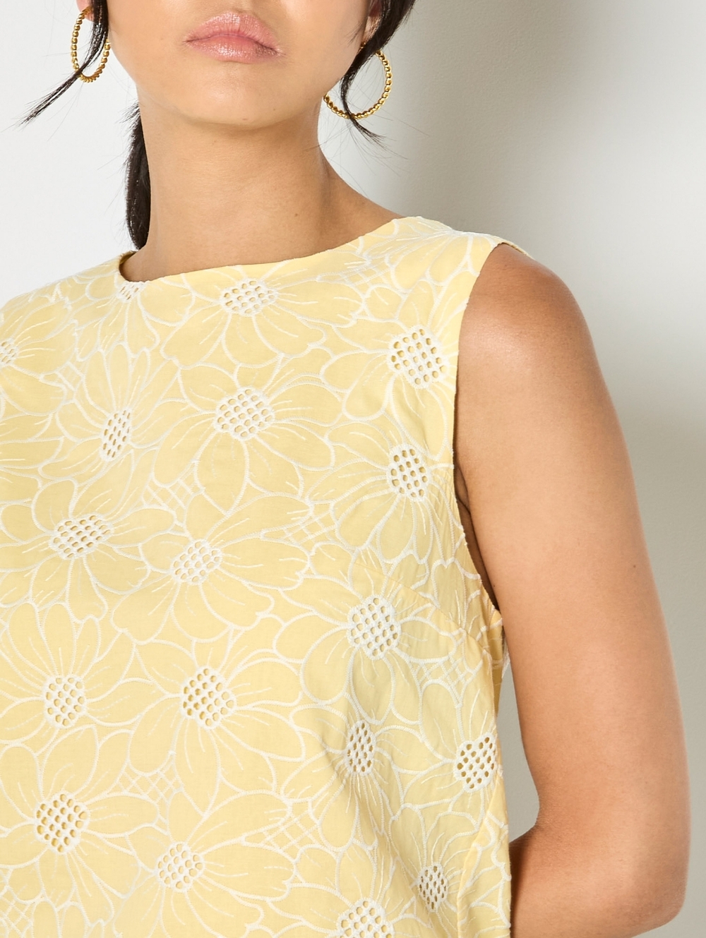Sunflower Embroidered Shell Top - Picture 2 of 8